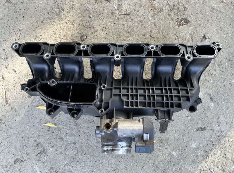 Piesă auto cod 11617576911